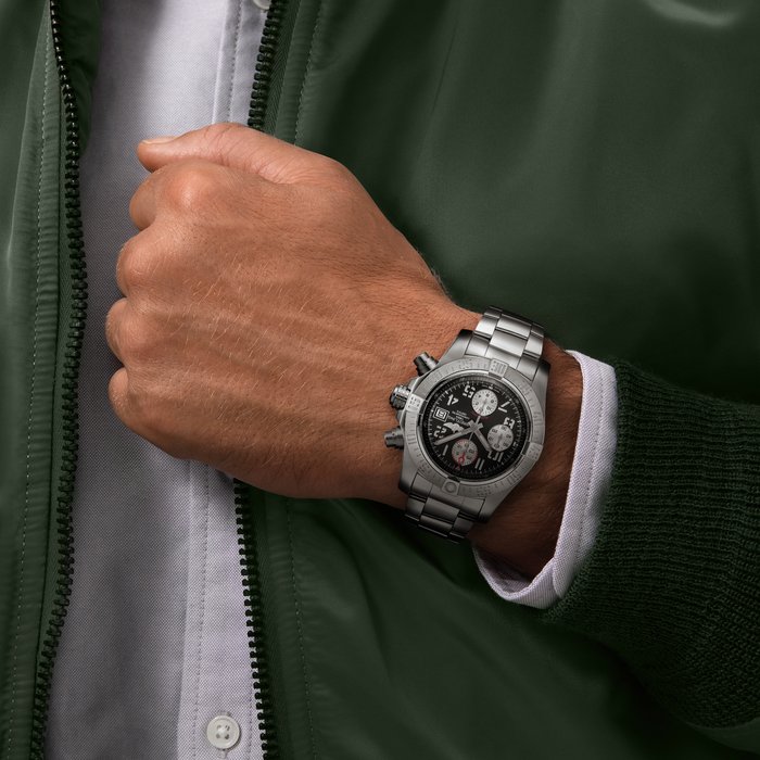 The embodiment of power in action, the Avenger II chronograph comes in several dial colors (black, blue and grey) with stencil-type numerals or hour-markers, on a rubber strap or on a bracelet. The steel case, water-resistant to 300 m (1,000 ft), with screwed-in pushpiece guards, houses a self-winding chronograph caliber that is officially chronometer-certified like all Breitling calibers. The titanium caseback bears a conversion scale for Anglo-Saxon and metric measurements. A model of reliability, efficiency and outstanding ergonomics.