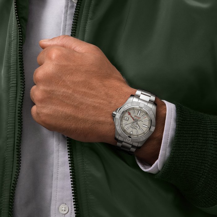 The Avenger II GMT stands out with its very practical 24-hour second time-zone display, complemented by a bidirectional rotating bezel enabling a third time-zone reading. The officially chronometer-certified self-winding caliber is protected by an ultra-sturdy steel case water-resistant to 300 m (1,000 ft) and equipped with lateral reinforcements. The efficiency of the controls is guaranteed by a solid crown with a non-slip grip. The aviation-inspired stencil-type numerals lend a technical and original touch of style.
