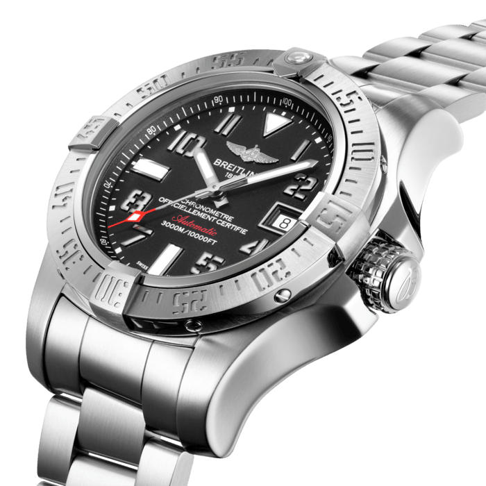 The professional Avenger II Seawolf super-diver model teams a powerful aesthetic with exceptional performance. The case, water-resistant to the impressive depth of 3,000 m (10,000 ft), is equipped with a unidirectional rotating bezel, a screw-lock crown with a non-slip grip, and a valve serving to equalize pressure differences between the interior and the exterior of the watch. The self-winding caliber, chronometer-certified by the COSC, guarantees maximum precision and reliability.
