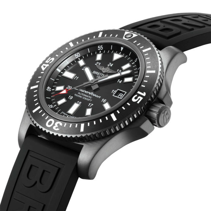 With its sturdy steel case water-resistant to 1,000 m (3,300 ft), its ultra-legible dial and its high-tech ultra-hard scratch-resistant ceramic rotating bezel, this special series features all the distinctive characteristics of an authentic professional diving watch. The steel version interprets its eminently technical, original and masculine style in black or blue. The Blacksteel version asserts itself as an authentic “seagoing pilot”, with a black and white look guaranteeing excellent legibility. These divers’ models with their steely temperament are equipped with an officially chronometer-certified selfwinding movement.